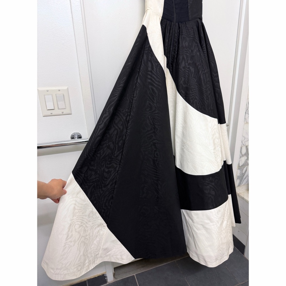 Alice + Olivia Bridgette Maxi Gown Dress Black Off White Ivory Wave Moire 4 - Picture 10 of 16
